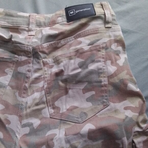 Camo Cargo Pants - Picture 5 of 5